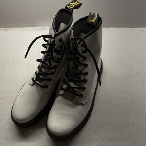 DR MARTENS Zavala Patent Leather Combat Boots White Classic Lace Up Size 8M/9.5W